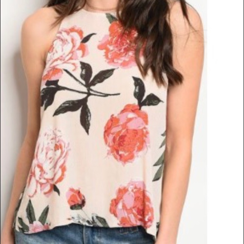 Sleeveless Floral Top Features a Rounded Neckline